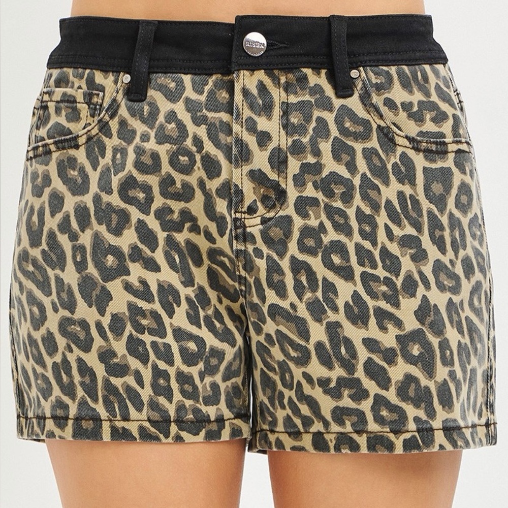 ❤️Hello Gorgeous! RISEN High Rise Leopard Shorts with Contrast Waistband - Picture 6 of 10